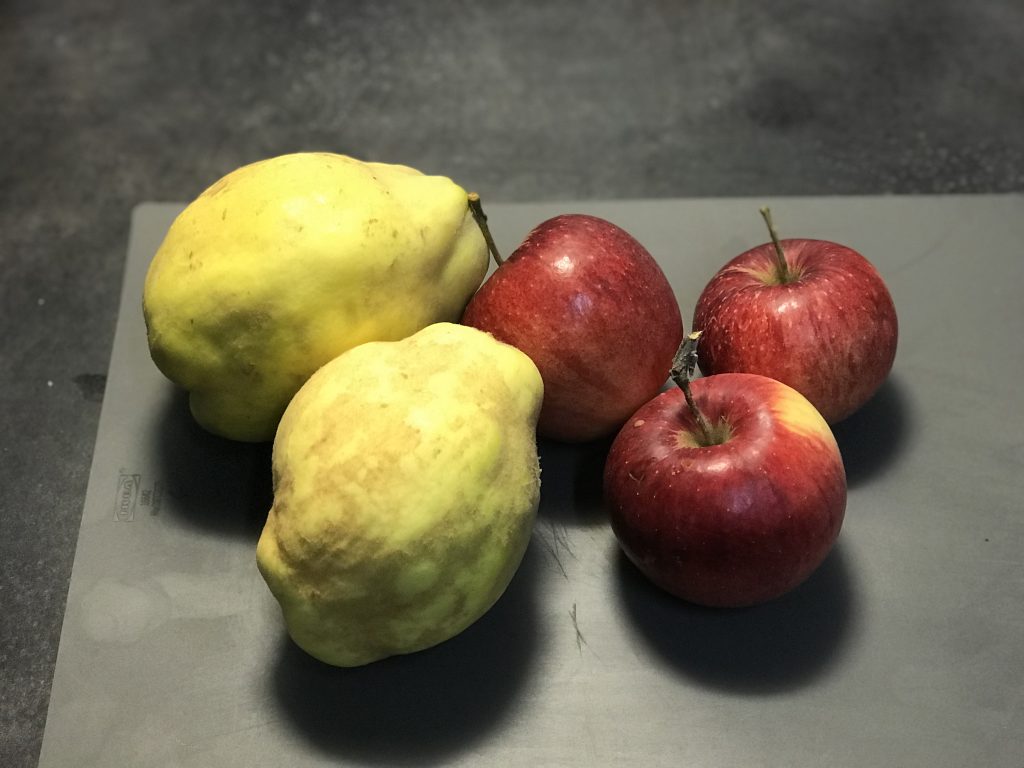 [ Mes recettes pour bébé ] Compote Pomme / Coing ( 6 mois ) Un bébé